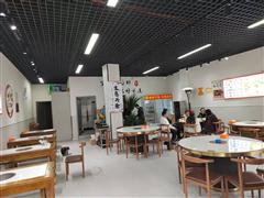花溪106平有外摆区成熟餐饮店转让